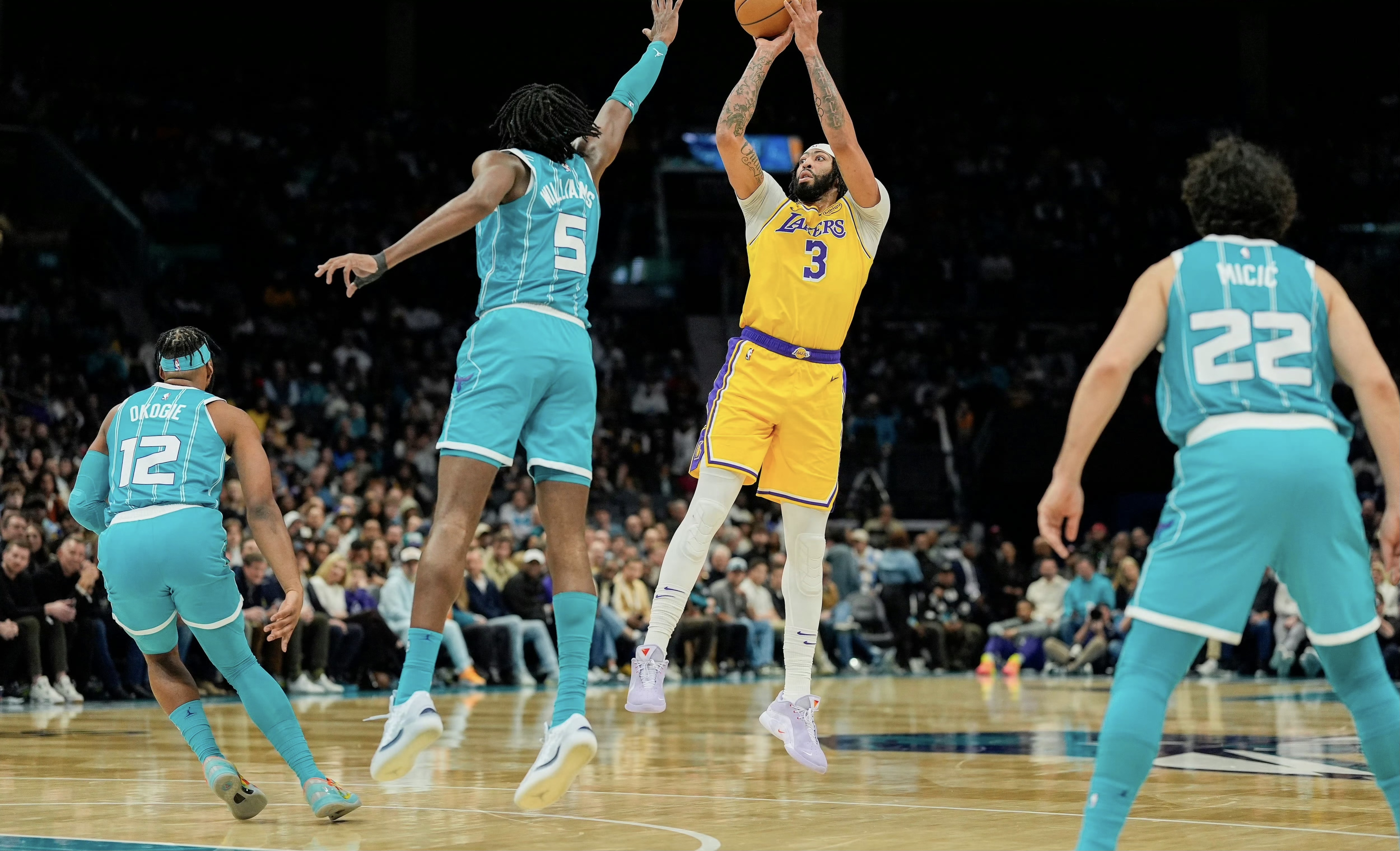 包含洛杉矶湖人战术微调夏洛特黄蜂今晚篮板制胜,这操作让人直呼:国际比赛日深圳男篮调整名单以备亚冠的词条星空体育