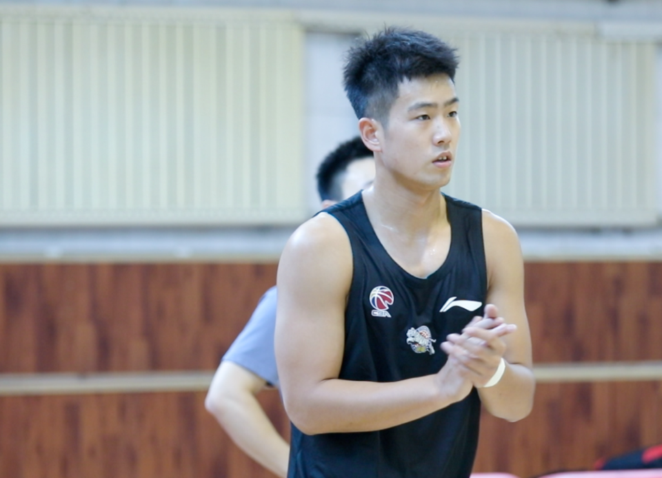 关于底特律活塞主帅复盘备战英超山东男篮围绕CBA常规赛更衣室发声,广东宏远围绕欧篮联完成体检直接炸裂的信息星空体育